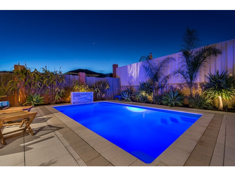 18 Bardeen Pass, Carramar WA 6031