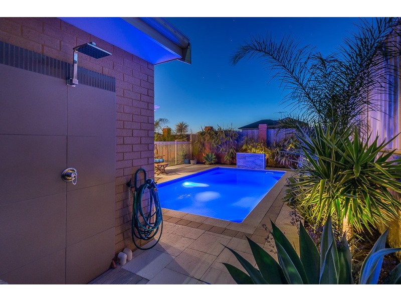 18 Bardeen Pass, Carramar WA 6031
