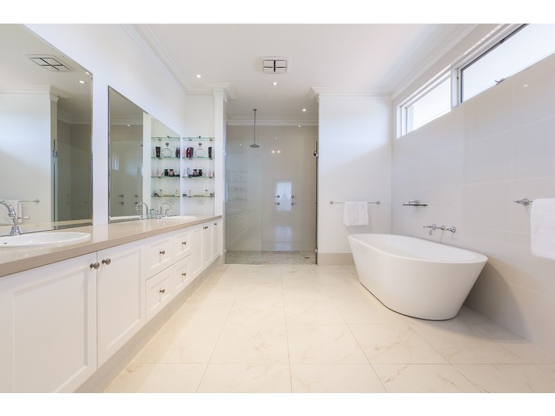 77 Rosewood Avenue, Woodlands WA 6018