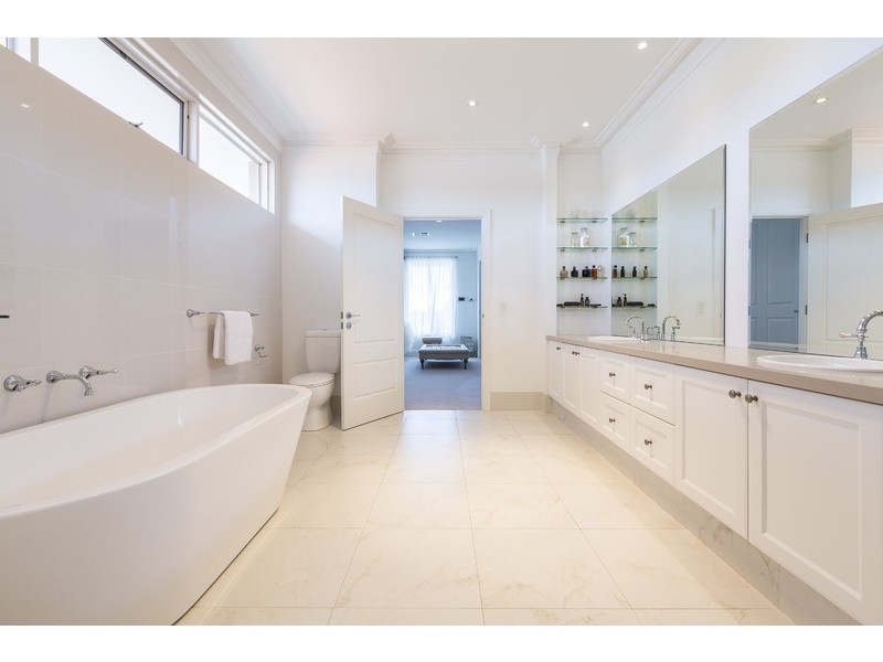 77 Rosewood Avenue, Woodlands WA 6018