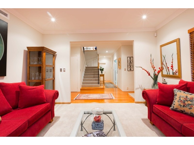 8 Blenheim Lane, Mount Claremont WA 6010