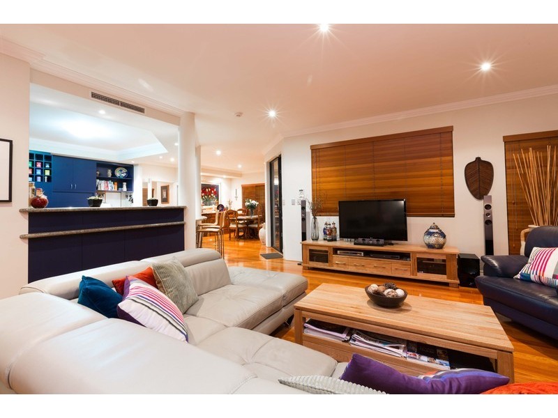 8 Blenheim Lane, Mount Claremont WA 6010