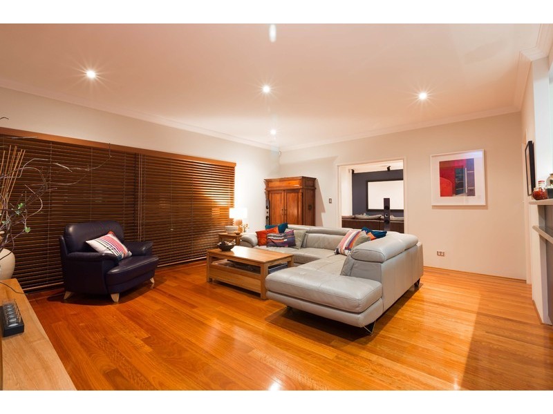 8 Blenheim Lane, Mount Claremont WA 6010