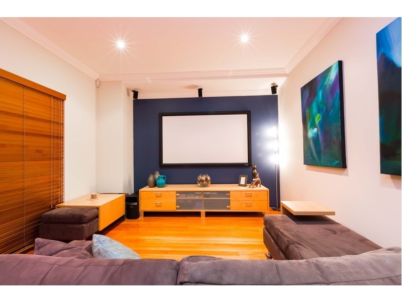 8 Blenheim Lane, Mount Claremont WA 6010