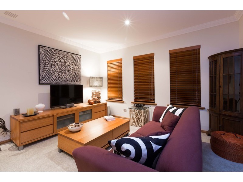 8 Blenheim Lane, Mount Claremont WA 6010