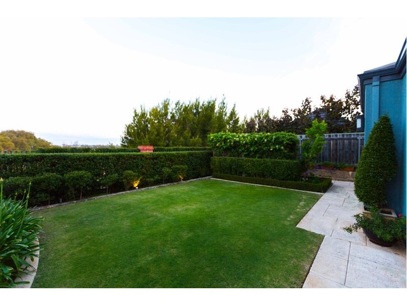 8 Blenheim Lane, Mount Claremont WA 6010