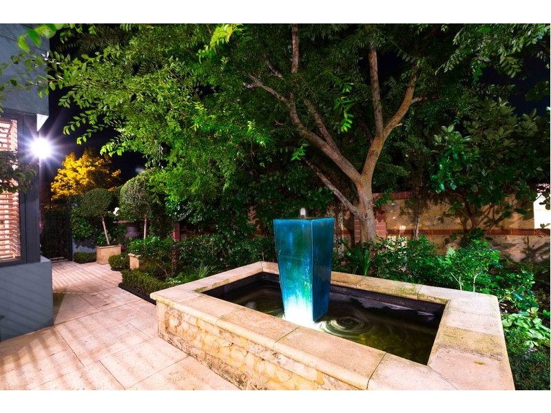 8 Blenheim Lane, Mount Claremont WA 6010