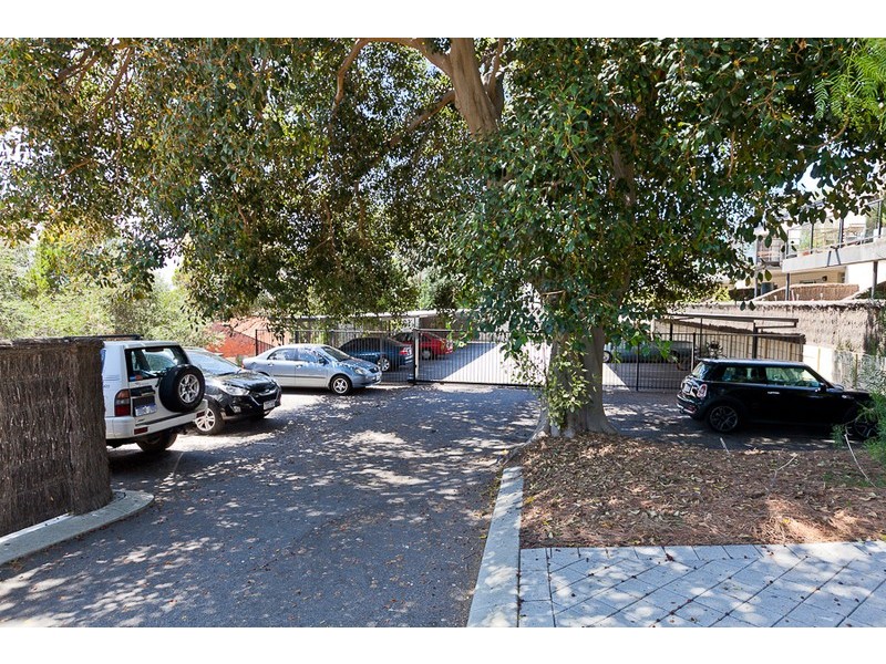 2/288 Ravenscar Street, Doubleview WA 6018