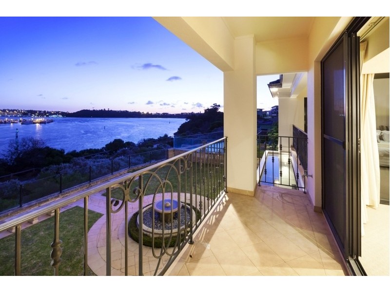 10 Hutchinson Avenue, Mosman Park WA 6012