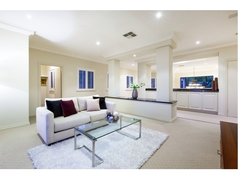 10 Hutchinson Avenue, Mosman Park WA 6012