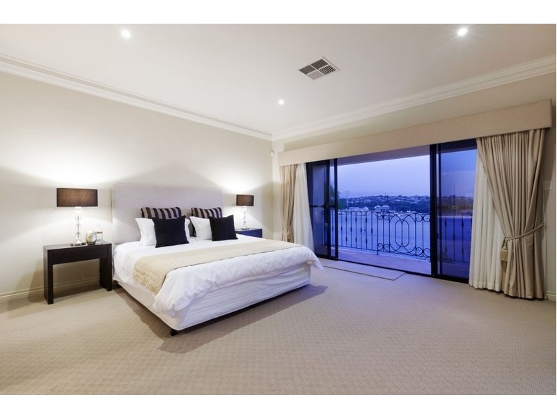 10 Hutchinson Avenue, Mosman Park WA 6012