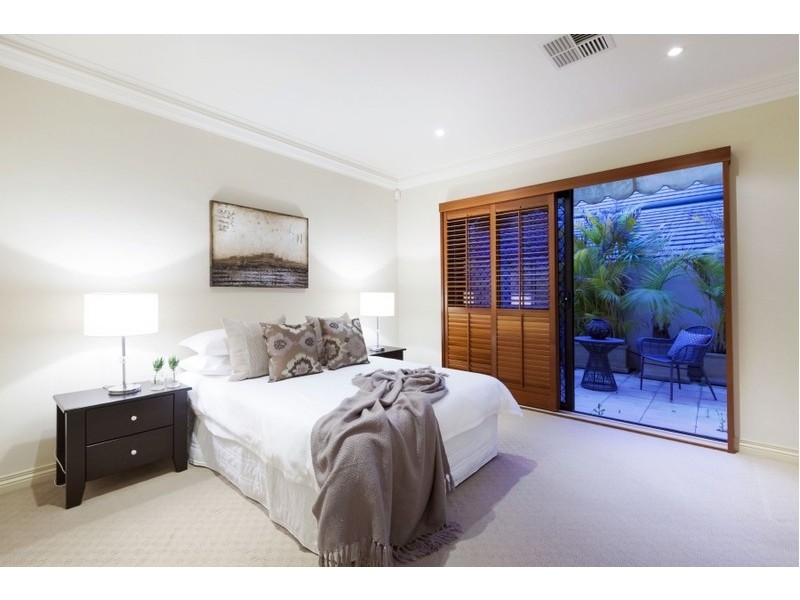 10 Hutchinson Avenue, Mosman Park WA 6012