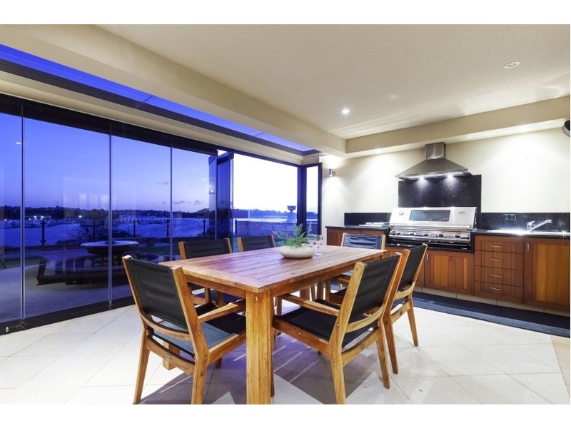 10 Hutchinson Avenue, Mosman Park WA 6012