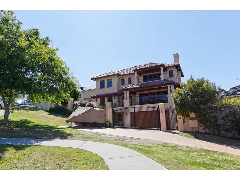 5 Waugh Street, Mount Pleasant WA 6153