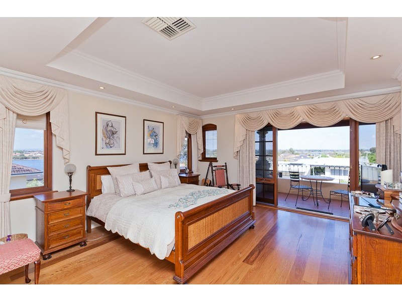 5 Waugh Street, Mount Pleasant WA 6153