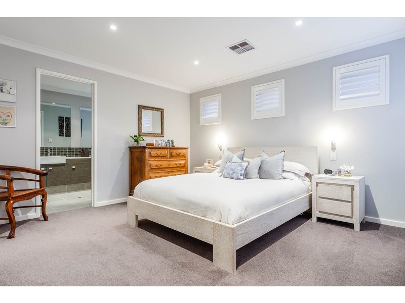 6 Barrow Court, Mount Claremont WA 6010