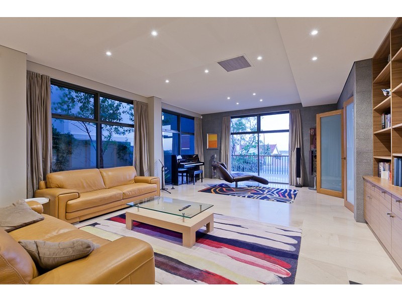 35 Jutland Parade, Dalkeith WA 6009