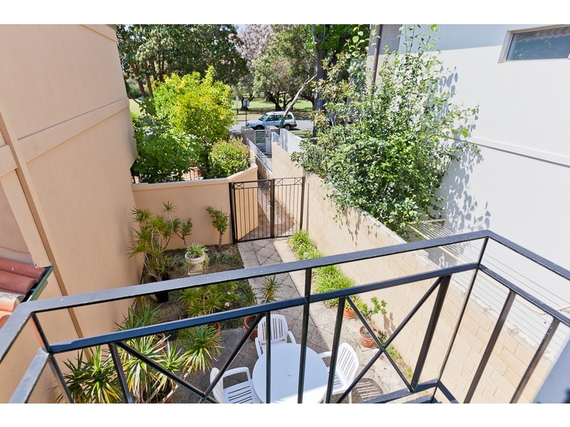 4/1 The Avenue, Crawley WA 6009