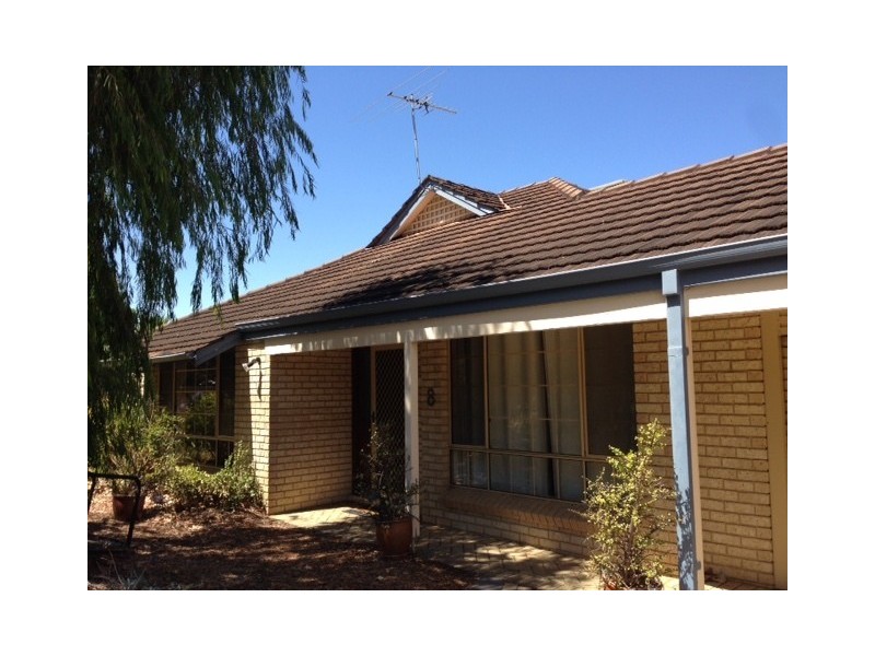 8 Lakeside Street, Mount Pleasant WA 6153