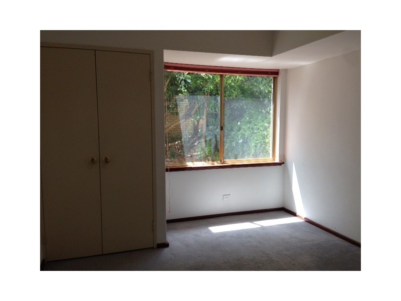 8 Lakeside Street, Mount Pleasant WA 6153