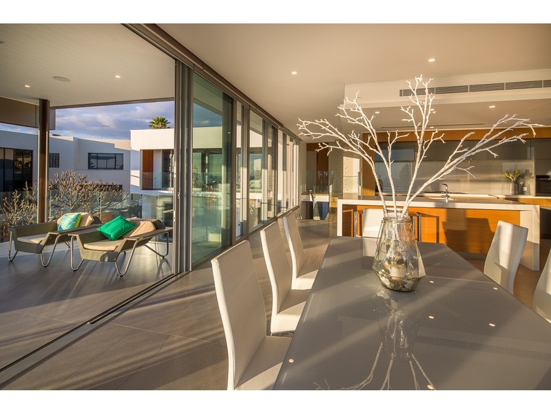 8 Taworri Way, City Beach WA 6015