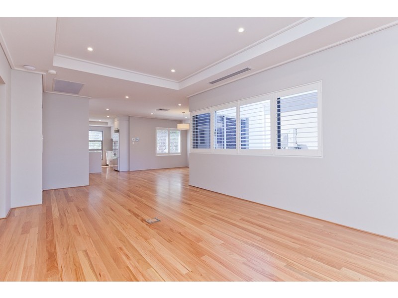 14A The Avenue, Crawley WA 6009