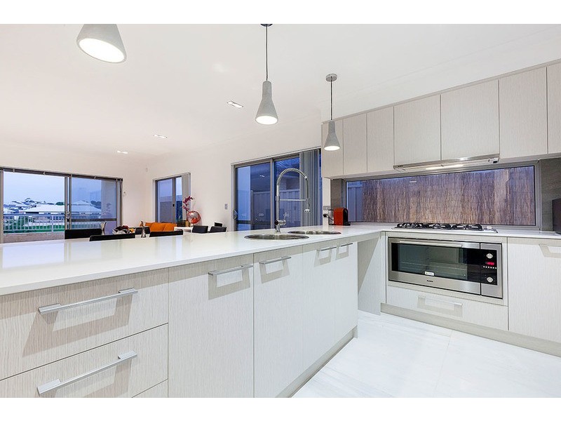 12 October Road, Spearwood WA 6163