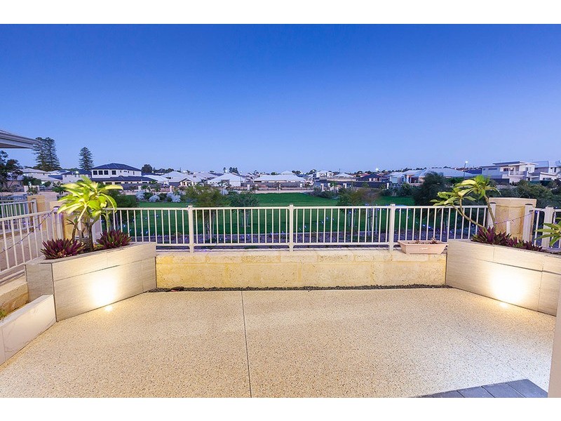 12 October Road, Spearwood WA 6163