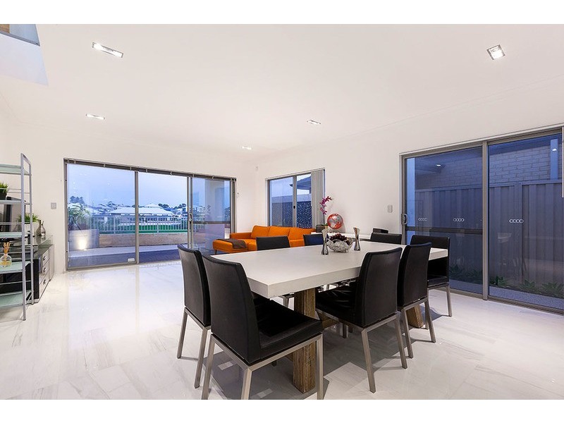 12 October Road, Spearwood WA 6163