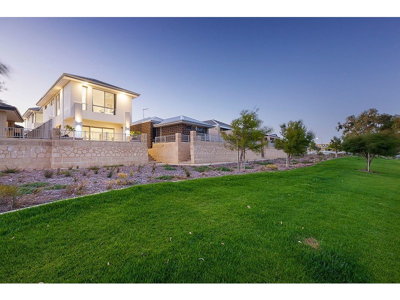 12 October Road, Spearwood WA 6163