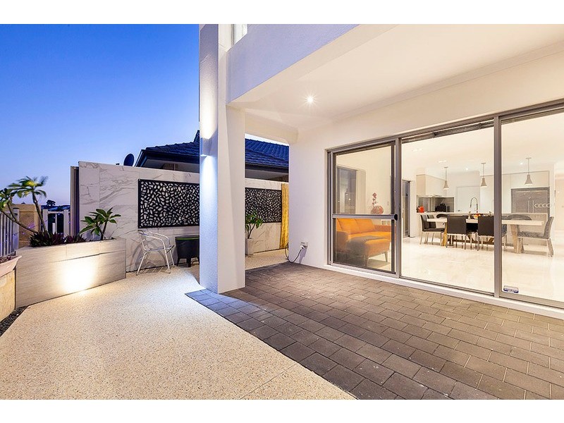 12 October Road, Spearwood WA 6163