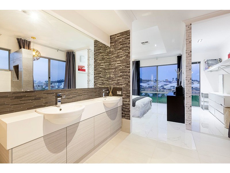 12 October Road, Spearwood WA 6163