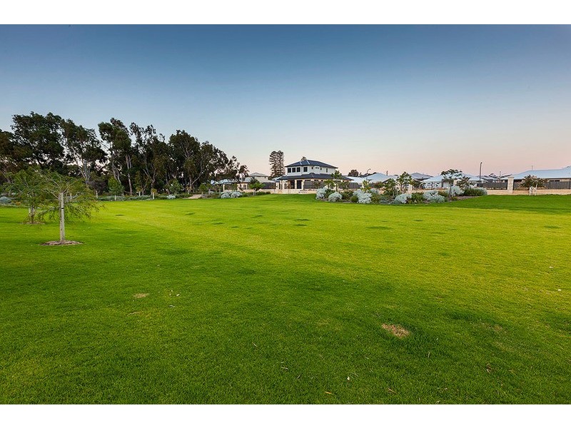 12 October Road, Spearwood WA 6163