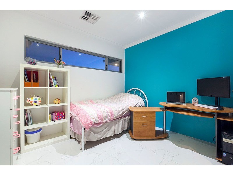 12 October Road, Spearwood WA 6163