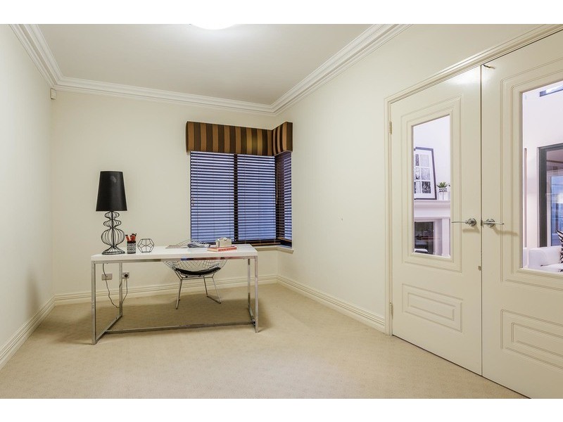 10 Helpman Close, Mosman Park WA 6012