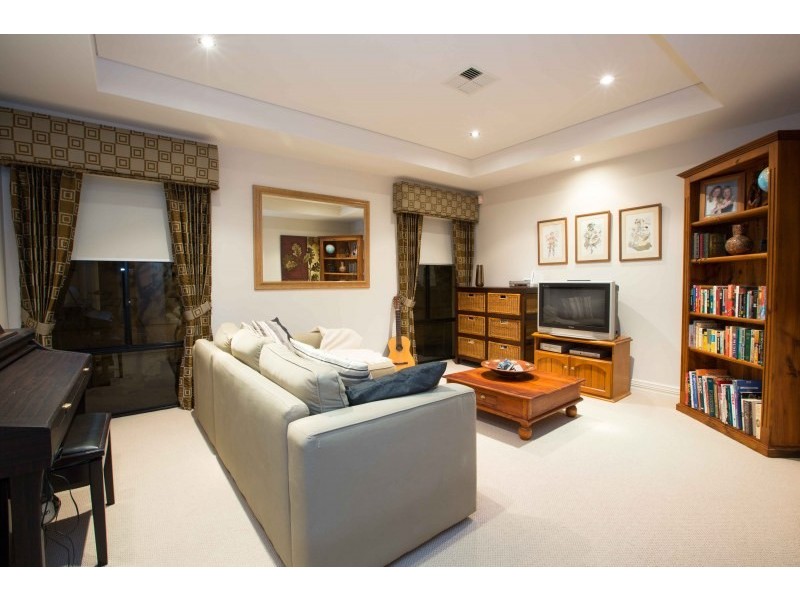 5 Van Kleef Circuit, Mount Claremont WA 6010