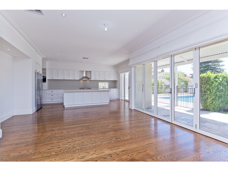 77 Rosewood Avenue, Woodlands WA 6018