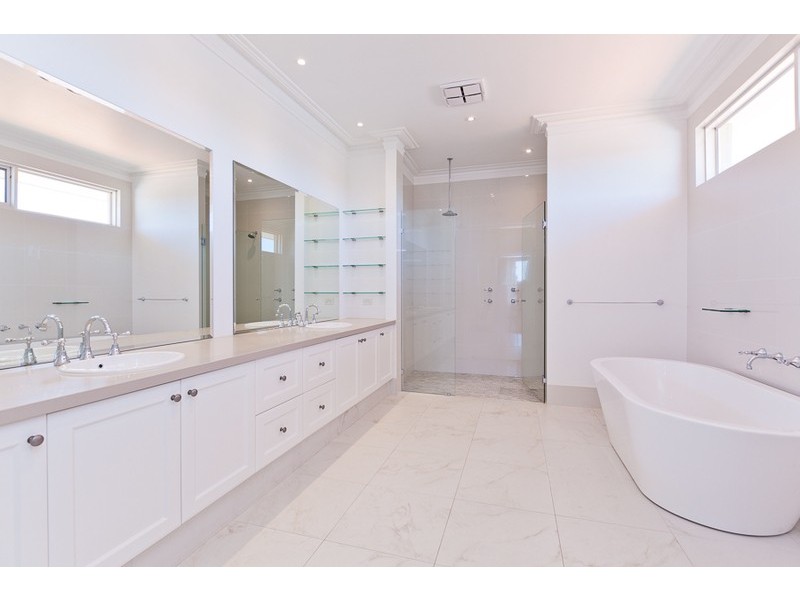 77 Rosewood Avenue, Woodlands WA 6018