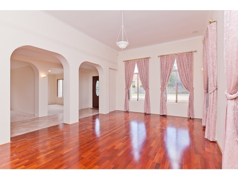 9 Lambeth Mews, Mount Claremont WA 6010