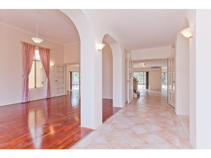 9 Lambeth Mews, Mount Claremont WA 6010