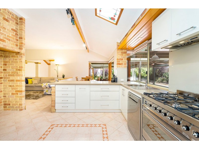 10 St Pierre Circuit, Currambine WA 6028