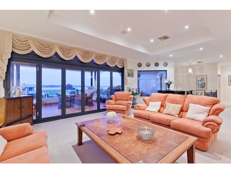 2 Palmer Street, Attadale WA 6156