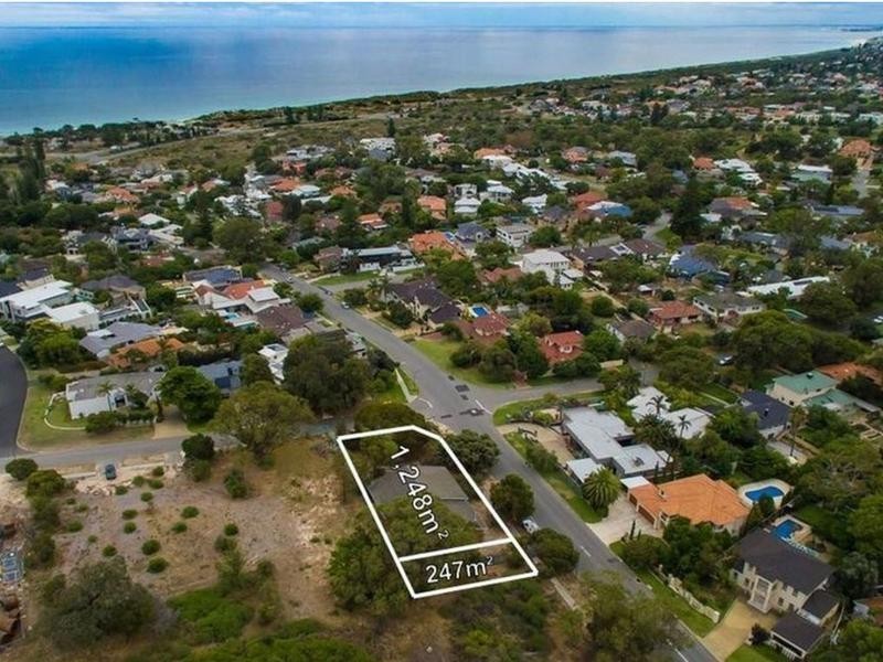 35 Boronia Crescent, City Beach WA 6015