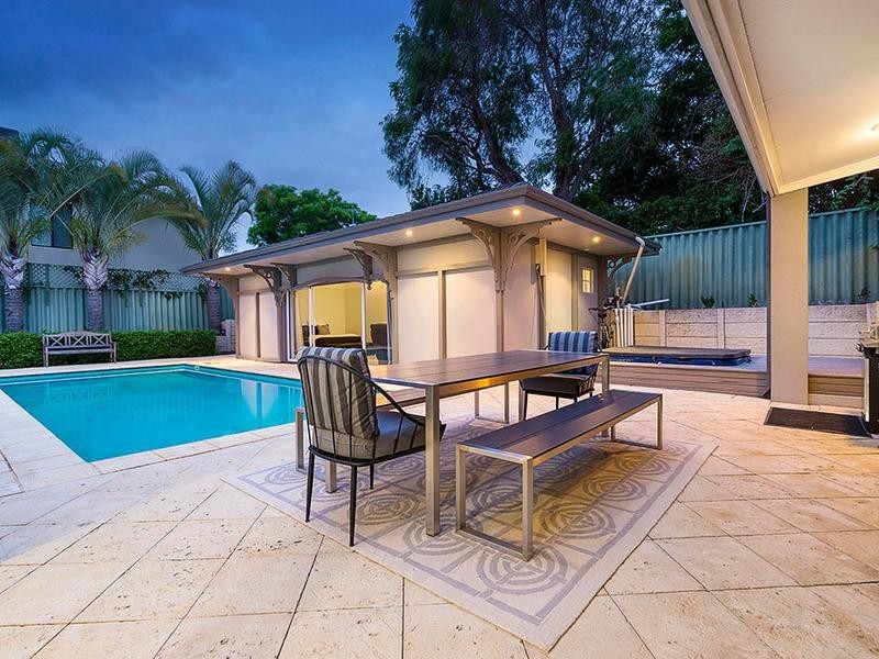 97 Melville Beach Road, Applecross WA 6153