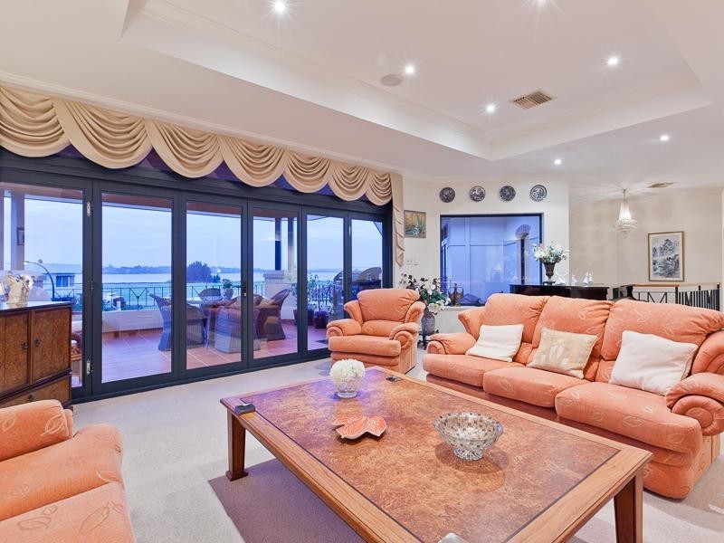 2 Palmer Street, Attadale WA 6156