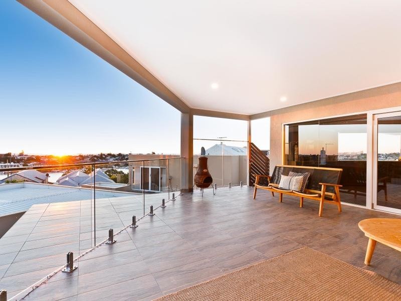 1A Woodhouse Road, East Fremantle WA 6158