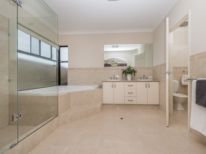 3 Jalna Way, Carramar WA 6031