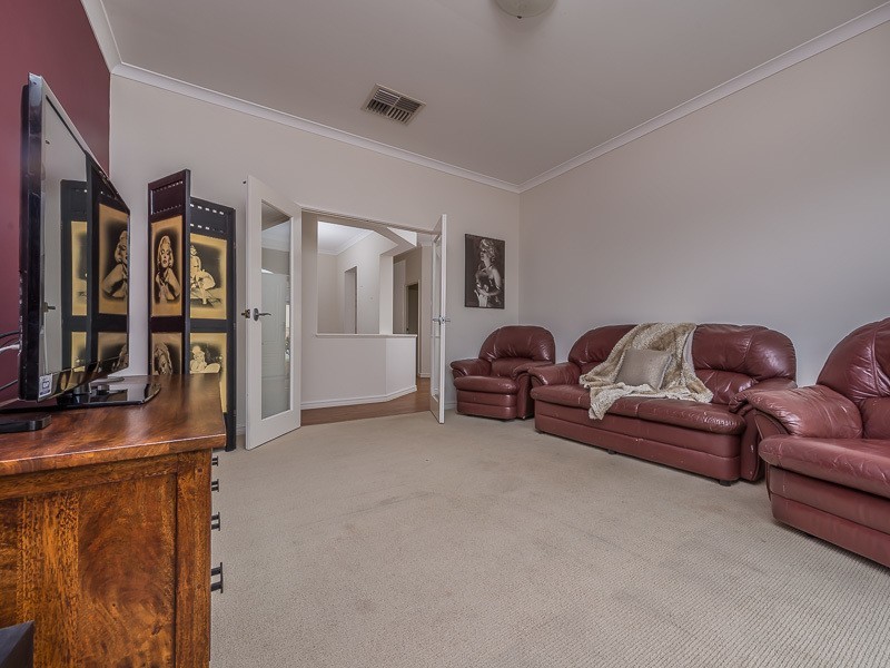 3 Jalna Way, Carramar WA 6031