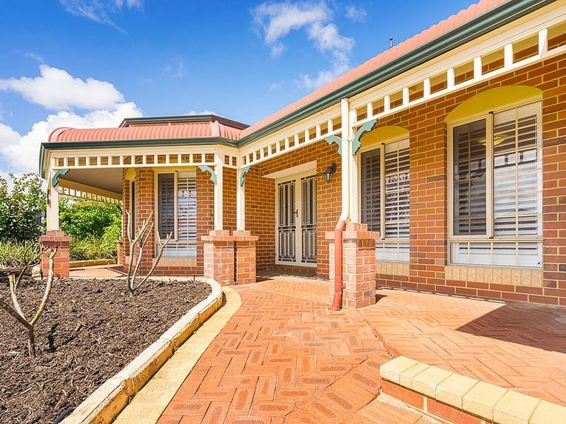 10 St Pierre Circuit, Currambine WA 6028