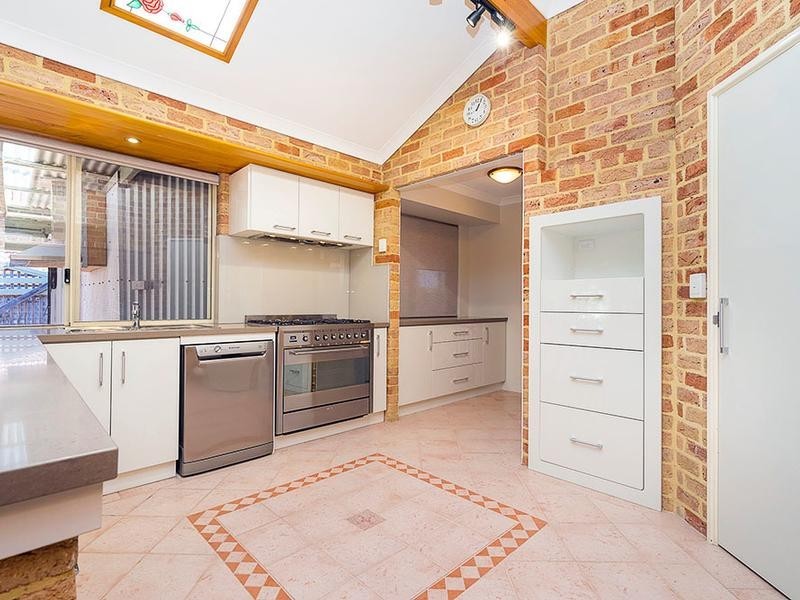 10 St Pierre Circuit, Currambine WA 6028